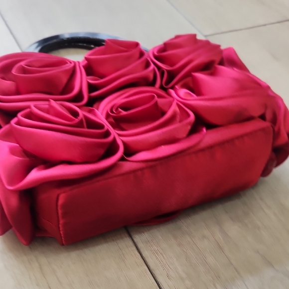 Red Floral Clutch Purse - Picture 4 of 6